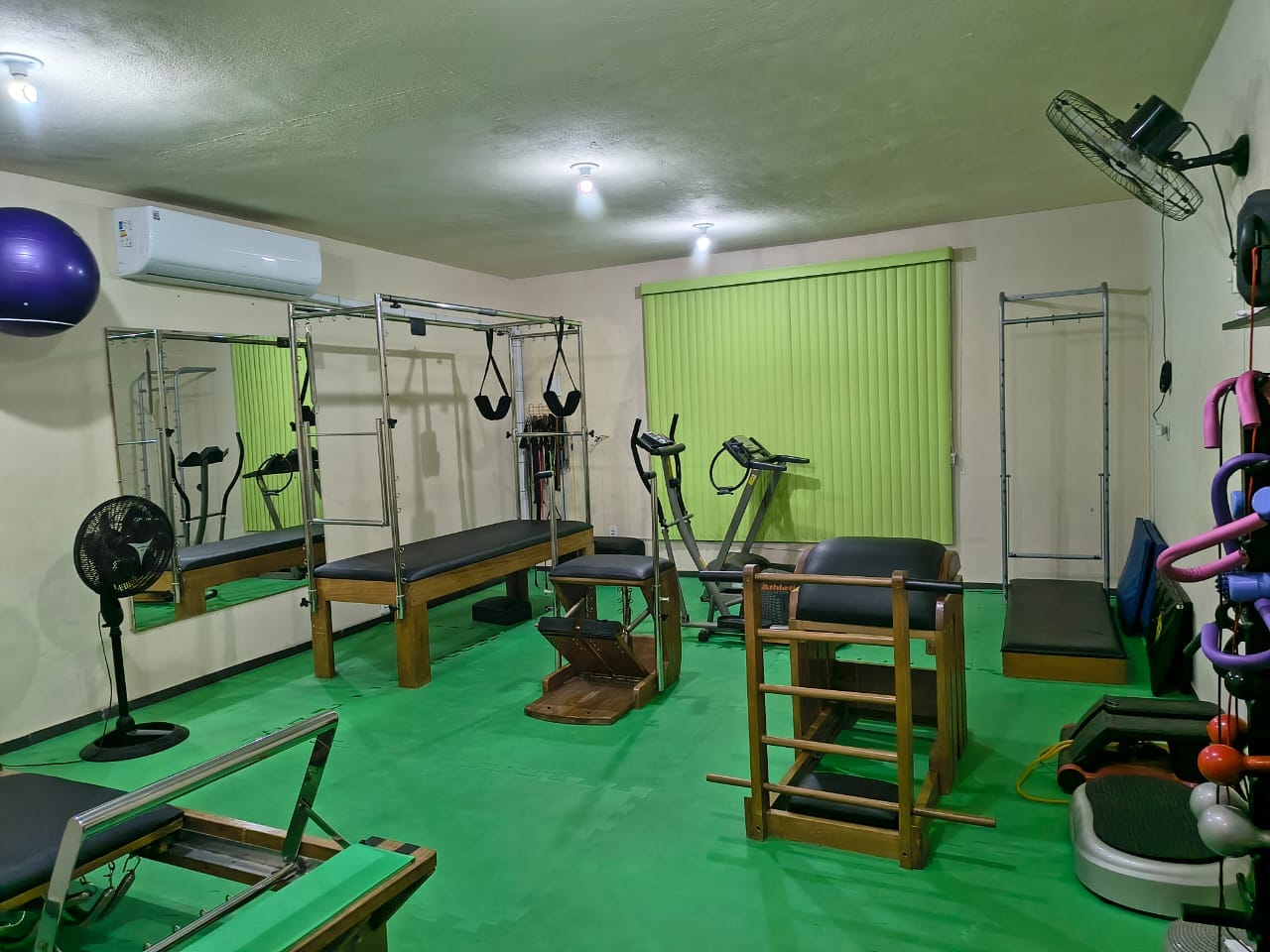 Estúdio II da Escola Saúde com equipamentos de Pilates
